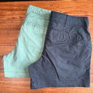 Women’s Green and Black Gap 5” Shorts Size 12